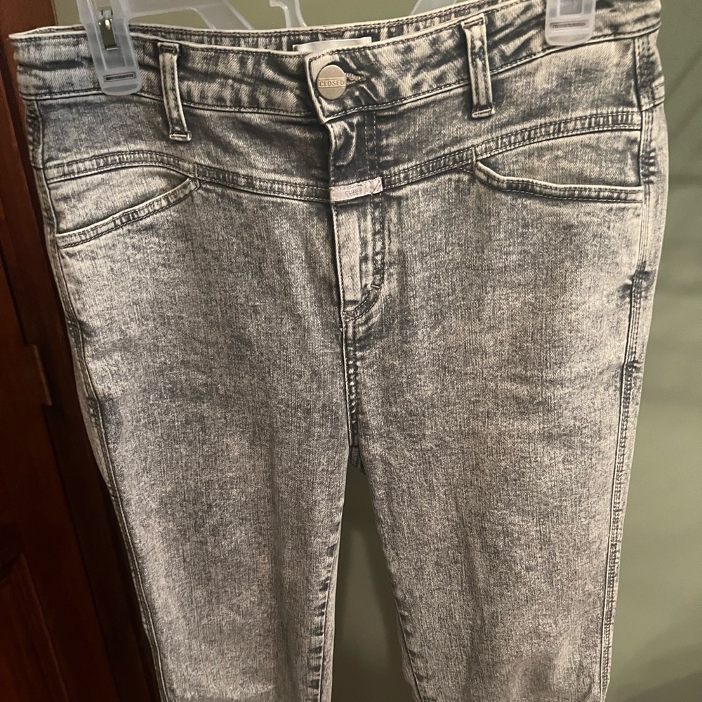 Free People “Closed” brand acid wash black skinny jeans size 31